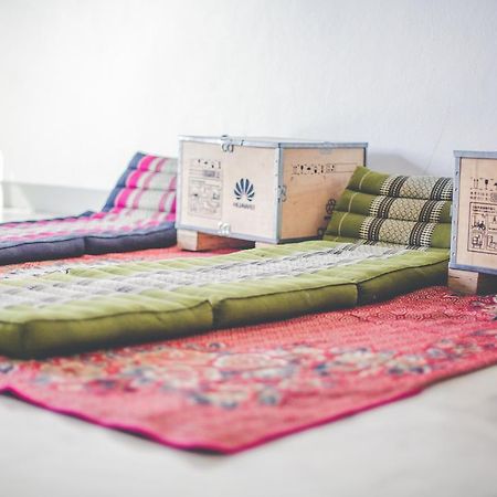 Dee Marc Hostel Τσιάνγκ Μάι Εξωτερικό φωτογραφία
