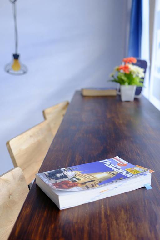 Dee Marc Hostel Τσιάνγκ Μάι Εξωτερικό φωτογραφία