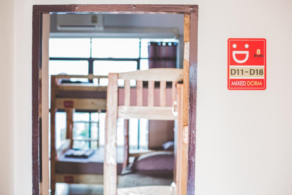 Dee Marc Hostel Τσιάνγκ Μάι Εξωτερικό φωτογραφία