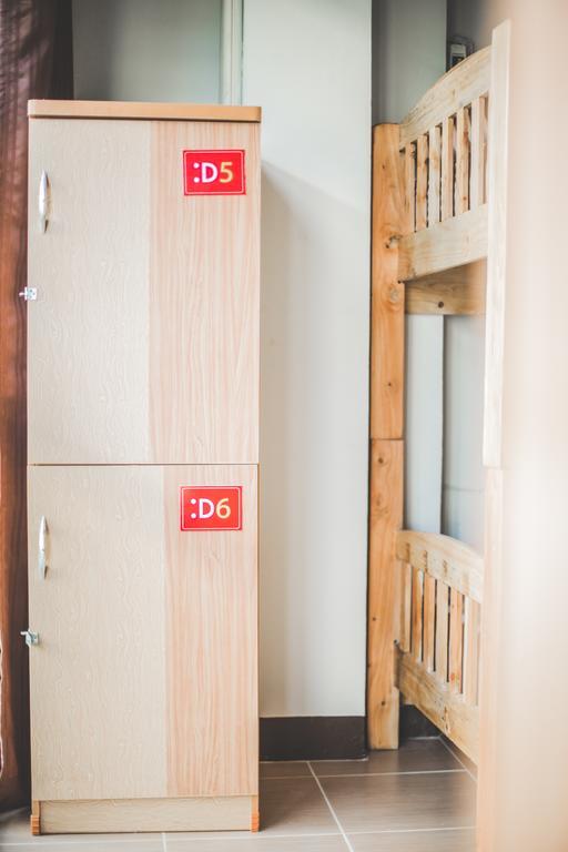 Dee Marc Hostel Τσιάνγκ Μάι Εξωτερικό φωτογραφία