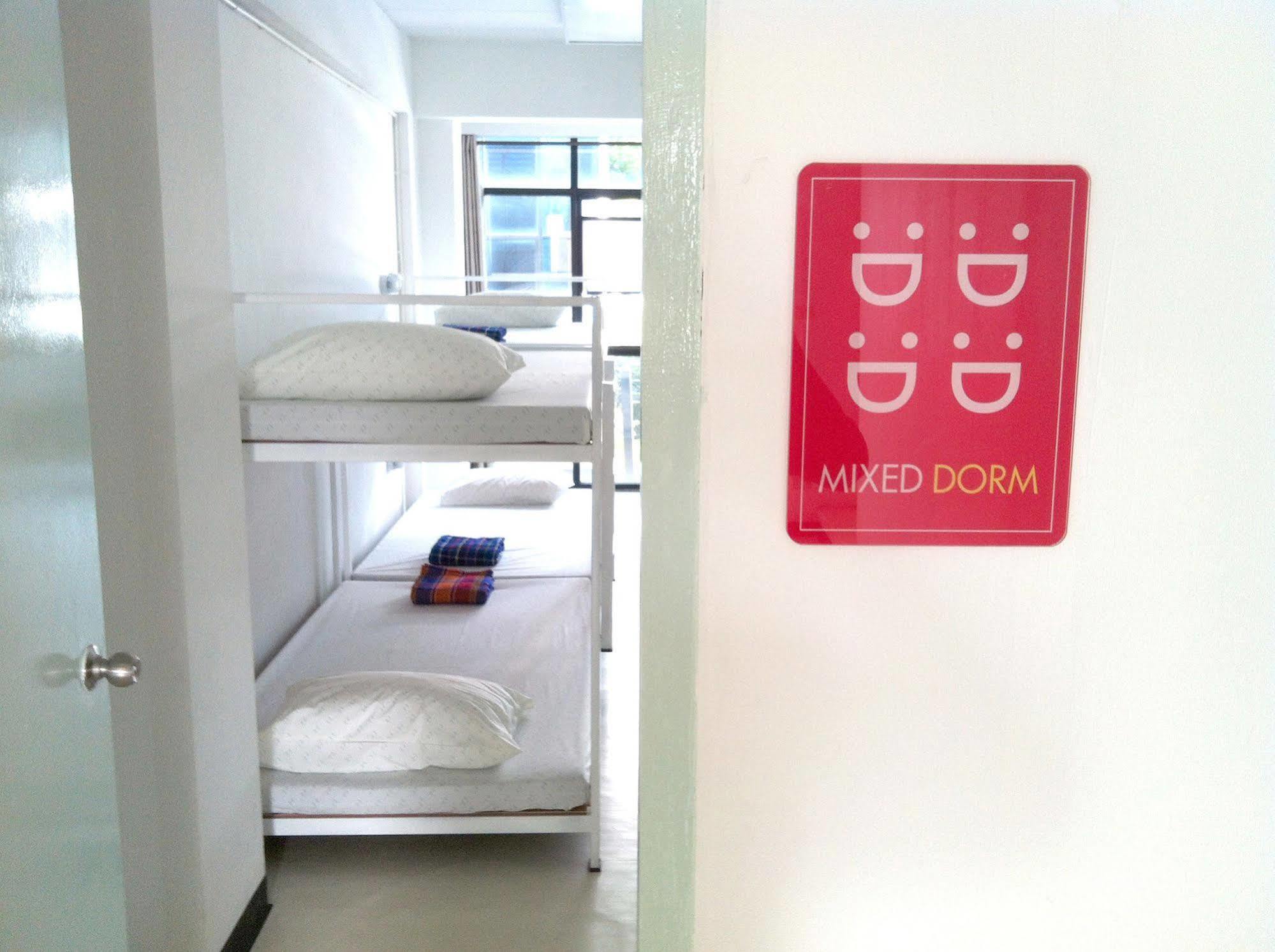 Dee Marc Hostel Τσιάνγκ Μάι Εξωτερικό φωτογραφία