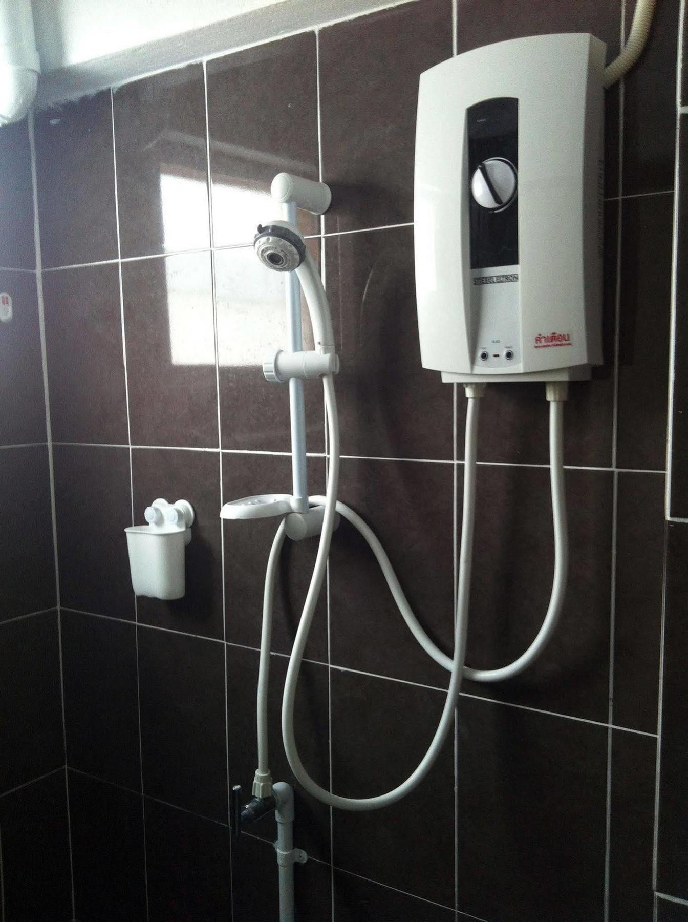 Dee Marc Hostel Τσιάνγκ Μάι Εξωτερικό φωτογραφία