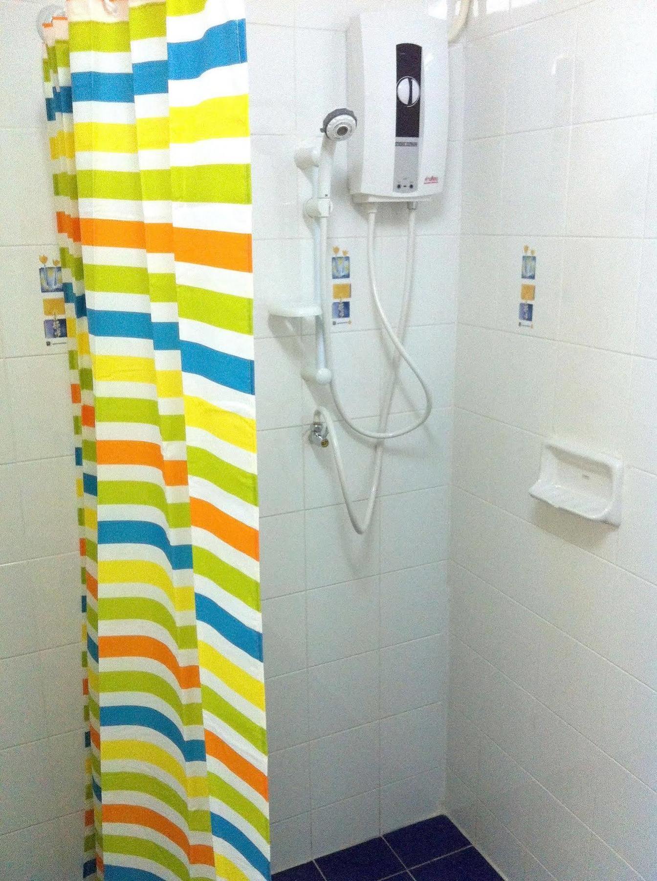 Dee Marc Hostel Τσιάνγκ Μάι Εξωτερικό φωτογραφία