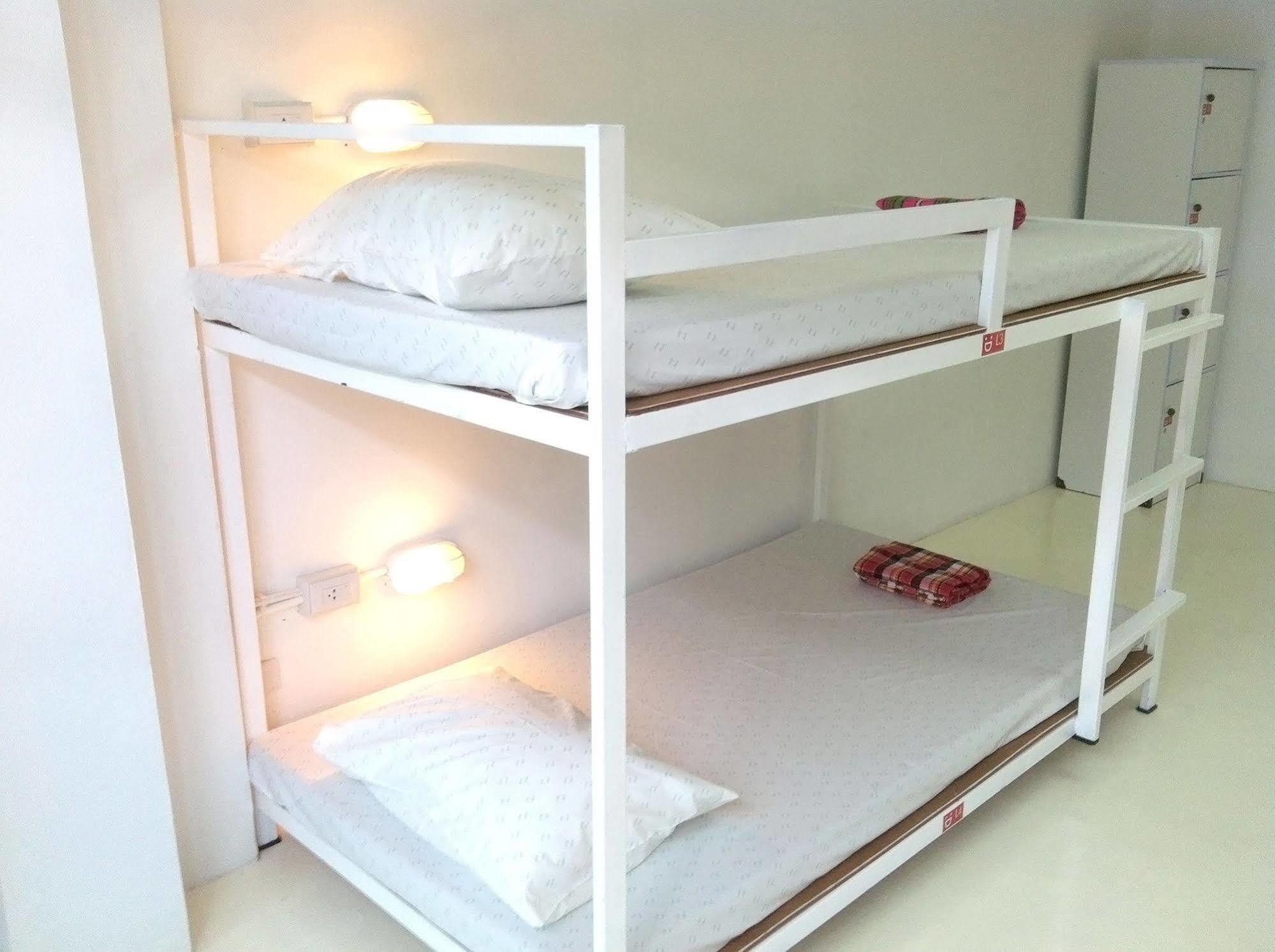 Dee Marc Hostel Τσιάνγκ Μάι Εξωτερικό φωτογραφία